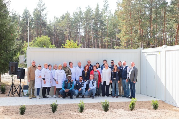 На місці зруйнованої росіянами амбулаторії на Сумщині встановлено нову модульну клініку