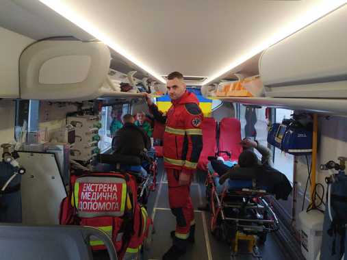 Протягом тижня ще 28 українців евакуювали на спеціалізоване лікування та реабілітацію за кордон