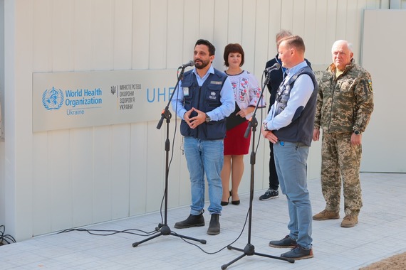 На місці зруйнованої росіянами амбулаторії на Сумщині встановлено нову модульну клініку