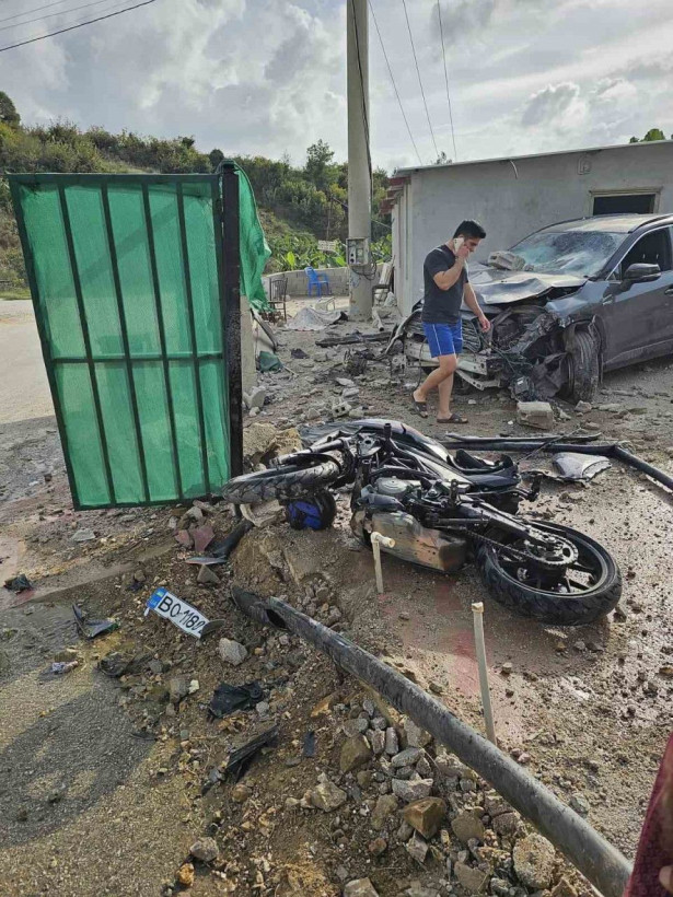 У Анталії українець на автомобілі збив на смерть двох азербайджанців, які його пограбували (фото, відео) У Анталії українець на автомобілі збив на смерть двох азербайджанців, які його пограбували (фото, відео)