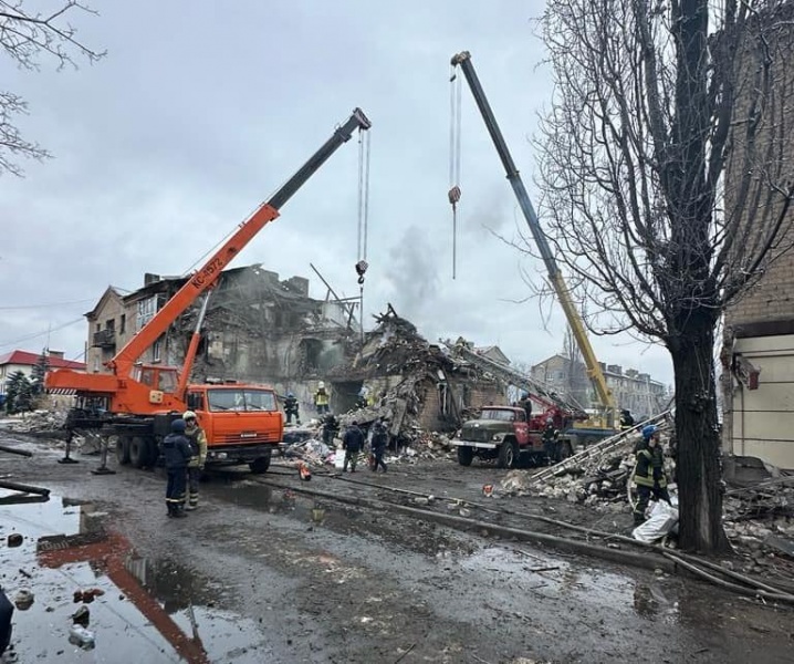 Масований удар в Новогродівці: під завалами будинку знайшли загиблого (фото)