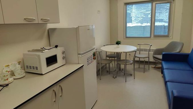 На Сумщині встановили модульну клініку на території пошкодженої росіянами лікарні