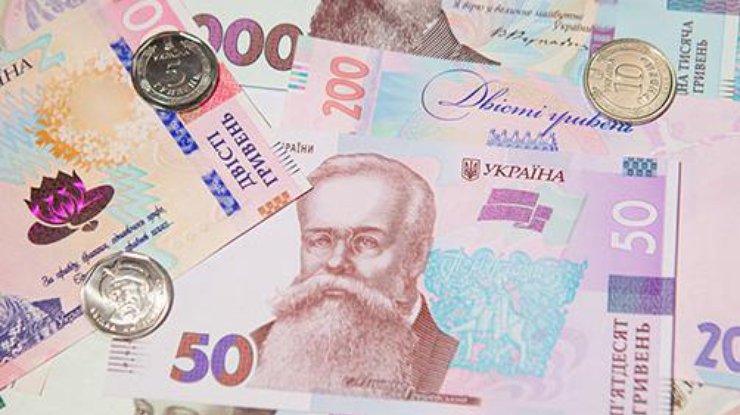 В Україні зарплата скоротилася на 1500 гривень