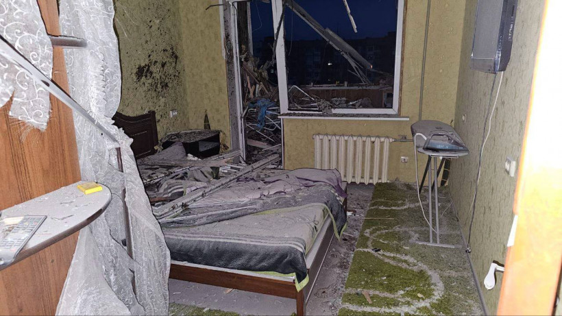 Росіяни вдарили по Херсону: пошкоджені будинки та лікарні, є жертви (фото)