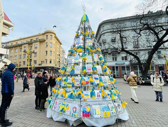 Новий рік у війну: як відзначатимуть у містах України