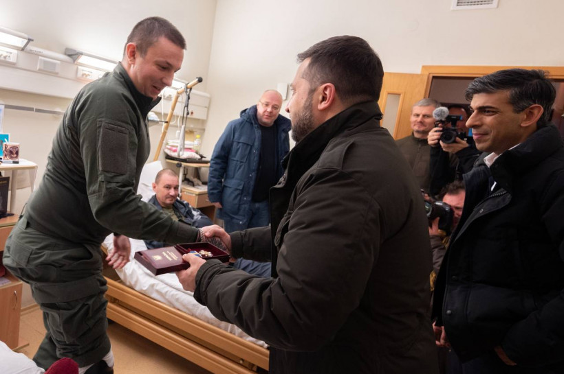 Зеленський і Сунак відвідали поранених захисників у київському шпиталі (фото)