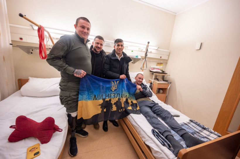 Зеленський і Сунак відвідали поранених захисників у київському шпиталі (фото)