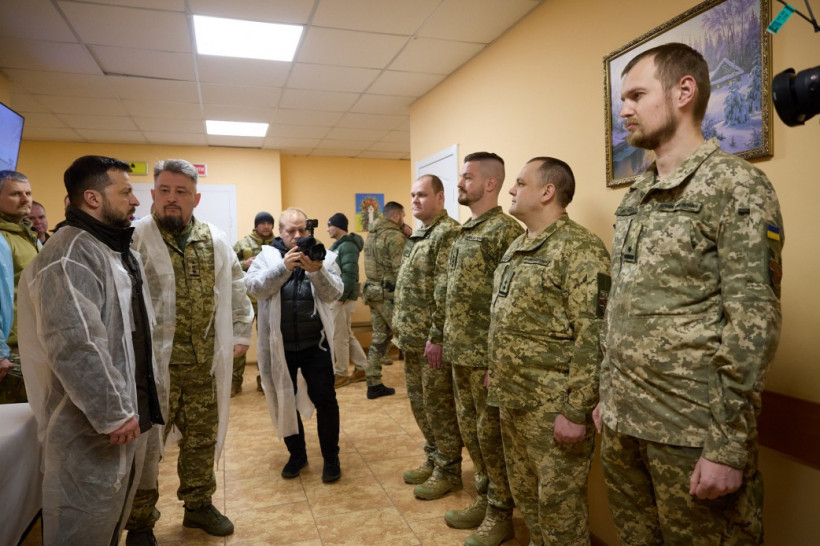 Зеленський у Харкові відвідав поранених захисників (відео)