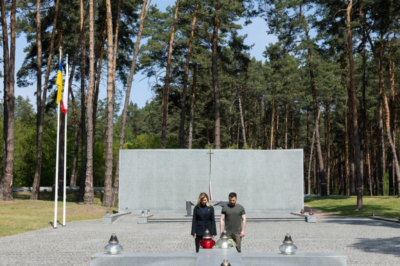 Зеленські відвідали "Биківнянські могили" та вшанували пам’ять жертв політичних репресій (відео)