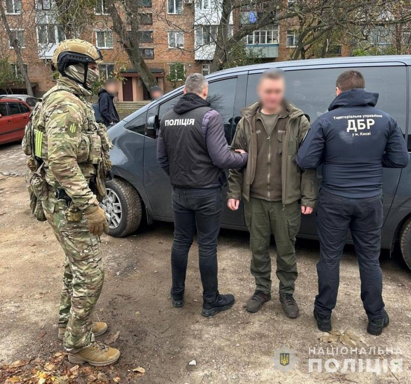 Поліція затримала "смотрящого" за Уманським районом і начальника колонії за "сходку" (відео)