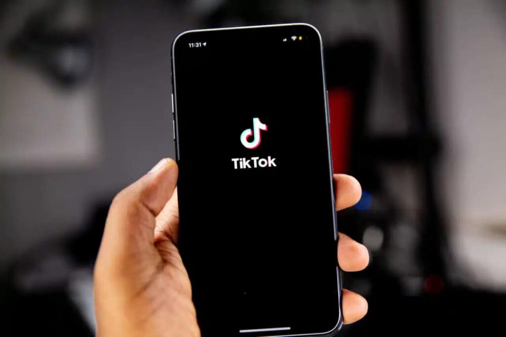 Опасно ли «зависать» в TikTok и коротких видео: ученые провели эксперимент