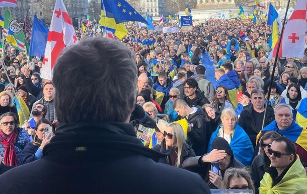 Что известно о многотысячном проукраинском митинге в Париже