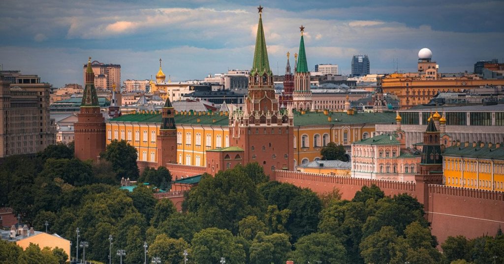 Кремль назвал опасной инициативу поставок Украине дальнобойных ракет, способных поражать цели на территории России, включая Москву и Крымский мост.