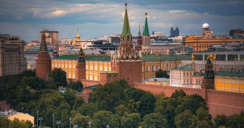 Кремль назвал опасной инициативу поставок Украине дальнобойных ракет, способных поражать цели на территории России, включая Москву и Крымский мост.