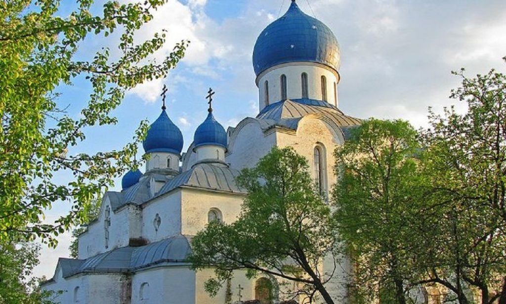Узнайте подробное значение сна о церкви, его символику и влияние на жизнь. Подробный разбор различных вариантов с учетом психологического и духовного аспектов.