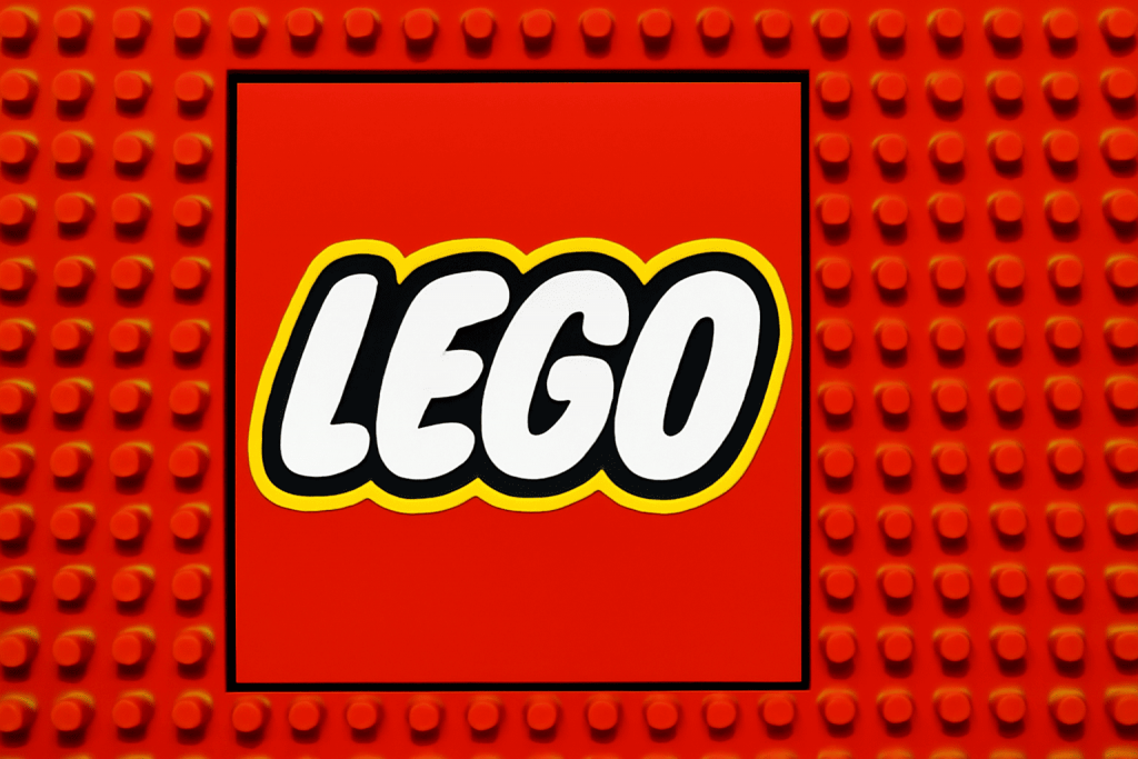 Узнайте, как LEGO пережил кризис и стал одним из самых успешных брендов в мире игрушек. История перезапуска LEGO и его возвращения к жизни.