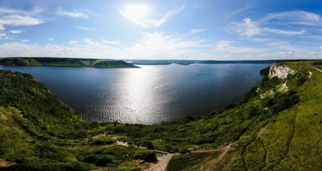 Бакота — исчезнувшее село под водами Днестра, украинская Атлантида с загадочной историей, природной красотой и духовной силой.