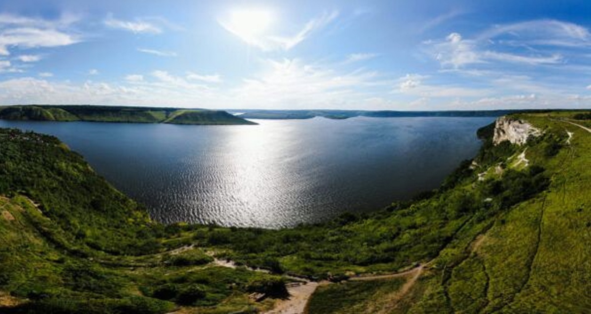 Бакота — исчезнувшее село под водами Днестра, украинская Атлантида с загадочной историей, природной красотой и духовной силой.