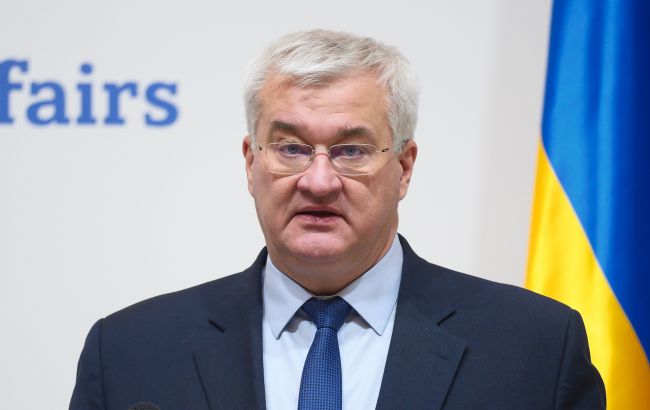 МИД Украины требует от ХАМАС освободить израильских заложников и призывает к прекращению огня и доставке гуманитарной помощи.