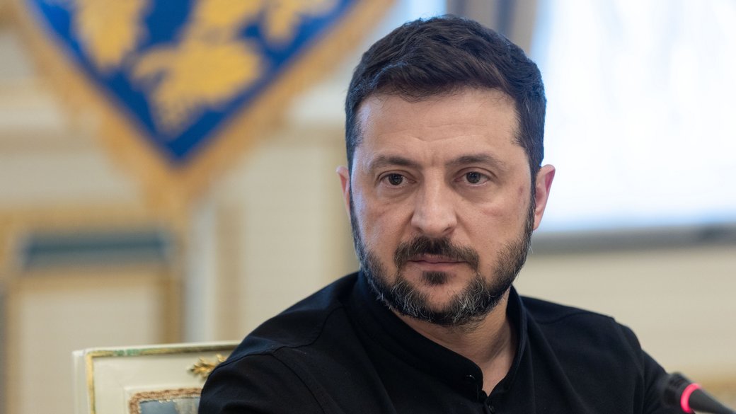 Зеленский анонсировал упрощение пересечения границы для мужчин до 22 лет. Правительство будет работать над изменениями совместно с военным командованием.
