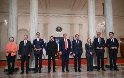 Трамп выразил оптимизм относительно мирного соглашения для Украины, подчеркнув важность трехсторонней встречи с Путиным и Зеленским