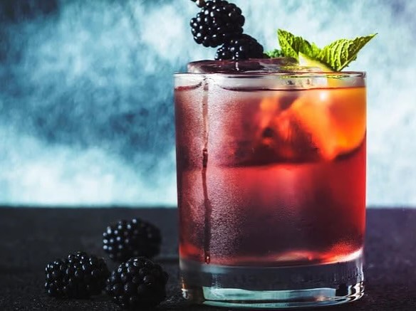 Оживите свои вкусовые рецепторы новинкой от Jack Daniel’s – ожиновым виски. Узнайте о ценах и новом фруктовом вкусе, который удивляет