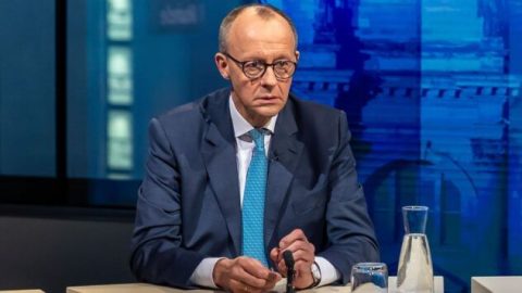 Поддержка правительства Фридриха Мерца в Германии снизилась до рекордных 29%, что показало недавнее опрос. Лишь 32% довольны работой канцлера.