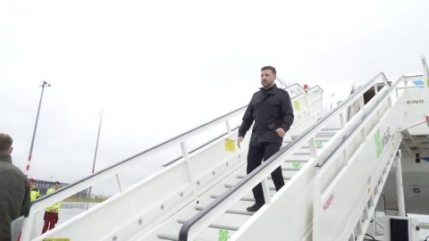 Зеленский прибыл в Германию для участия в онлайн-переговорах с Трампом, европейскими лидерами и НАТО. Встречи с Мерцем и коалицией желающих запланированы.