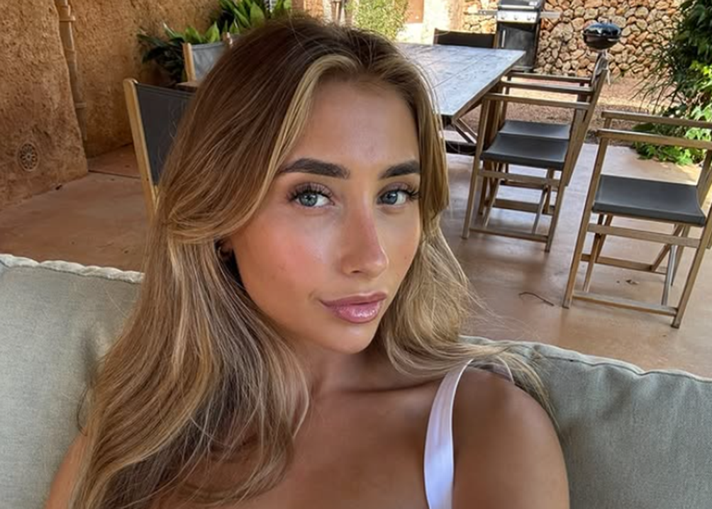 Лили Филлипс — популярная модель OnlyFans, которая установила рекорд, проведя интимный марафон с 1113 мужчинами. Ее история — это сочетание скандалов, сексуальности и цифрового влияния.