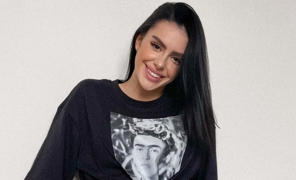 Алина Миронец — украинская модель OnlyFans, открыто ведущая бизнес, оформленная как ФЛП, поддерживающая ВСУ и выступающая за регулирование эротического контента.
