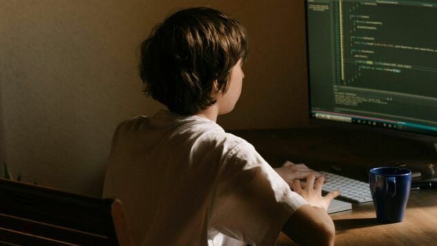 OpenAI вводит отдельные правила для подростков в ChatGPT: родительский контроль, запрет на опасные темы и новые функции проверки возраста.