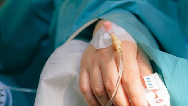 В Конго зафиксирована новая вспышка лихорадки Эбола. Погибли не менее 15 человек, включая четырёх медиков. Подтверждён самый опасный штамм Заир.
