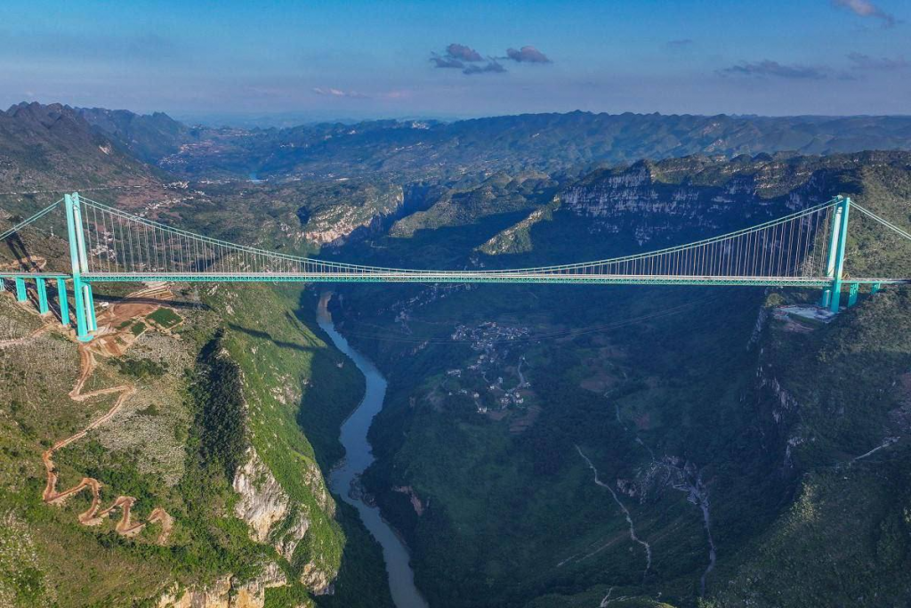 Was ist über die höchste Brücke Chinas bekannt: wie sie gebaut wurde, wo sie sich befindet und die genauen Koordinaten (FOTO)