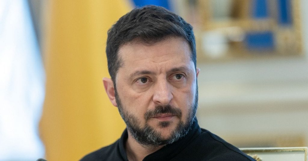 Президент Зеленский заявил, что Украина не отдаст Донбасс, несмотря на требования России о выводе войск. Позиция Киева остаётся неизменной.