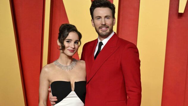 Крис Эванс и его жена Альба Баптиста впервые стали родителями. У пары родилась девочка по имени Альма Грейс в Массачусетсе, США.