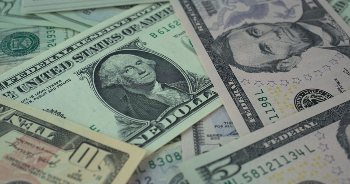 НБУ опубликовал курс валют на 20 октября: доллар — 41,73 грн, евро — 48,76 грн, злотый — 11,47 грн. Эксперты прогнозируют рост до конца 2025 года.