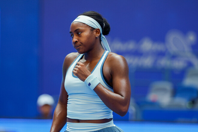 На турнире WTA 1000 в Ухане определены все пары 1/8 финала. Соболенко, Швёнтек, Гофф и другие звезды продолжают борьбу за выход в четвертьфинал.