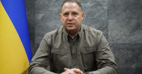 Зеленский подписал указ об увольнении Андрея Ермака после его заявления об отставке и обысков НАБУ. Рассказываем, что известно и какие шаги планирует власть