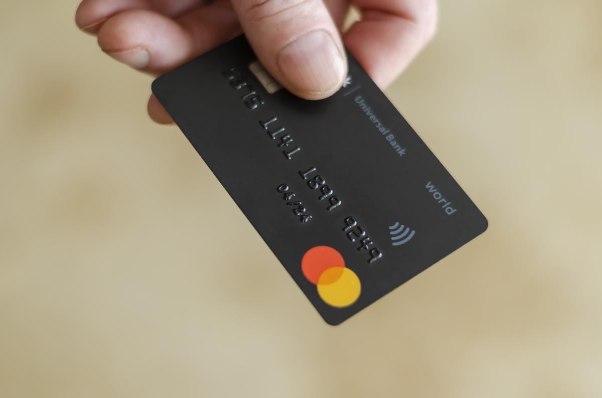 Monobank запустил совместные карты в Украине — пользователи могут делиться счетом с близкими, устанавливать лимиты трат и контролировать операции в реальном времени.