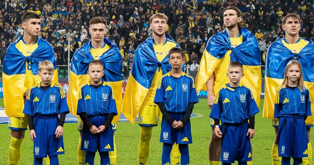 Сборная Украины попадет в четвертую корзину на жеребьёвке ЧМ-2026, которая состоится 5 декабря. Об этом стало известно из публикации состава корзин на сайте ФИФА.