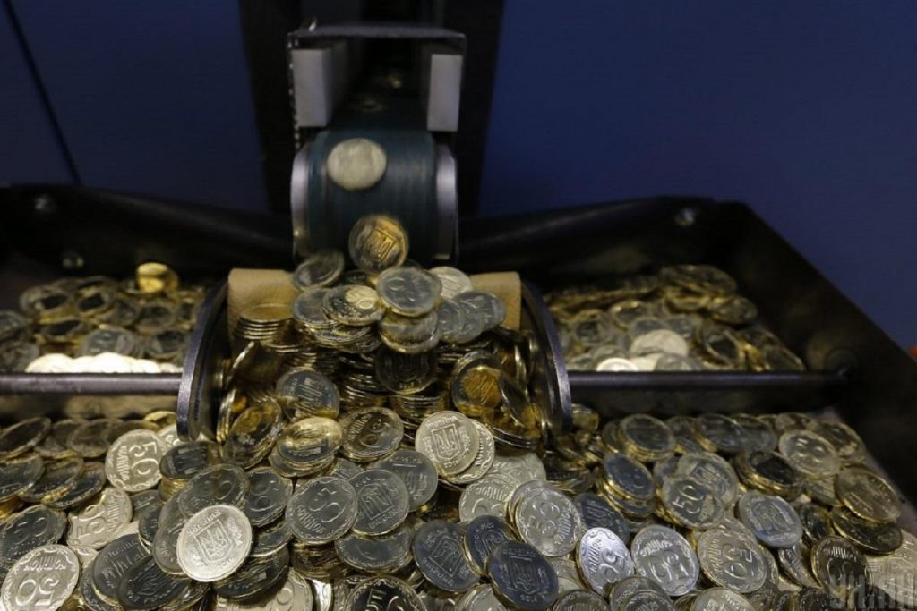 Нацбанк представил памятную монету к 120-летию Нила Хасевича, художника-графика, активиста национально-освободительного движения. Номинал монеты — 2 гривны