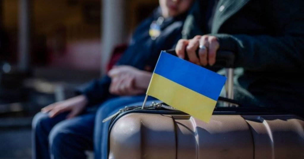 В ЕС планируют завершить временную защиту украинцев в марте 2027 года. Каждая страна союза будет сама решать, что делать с беженцами.