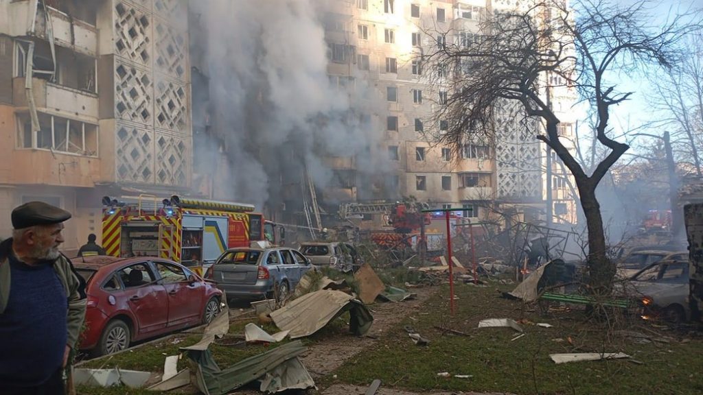 В результате обстрела Тернополя 19 ноября погибли 19 человек, ещё 66 получили ранения, в том числе 16 детей. Город пострадал от комбинированного удара, есть значительные разрушения.