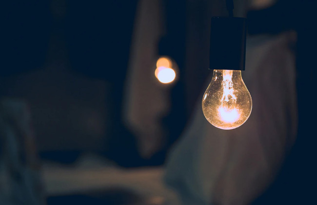 6 ноября в Украине продолжаются погодные отключения света с 08:00 до 22:00 из-за атак на энергетическую систему. Все ограничения можно проверять на сайтах облэнерго.