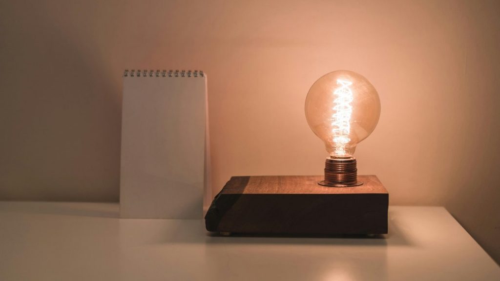 30 декабря в Украине вводятся почасовые графики отключений электроэнергии на весь день. Ограничения будут действовать для населения и промышленности.