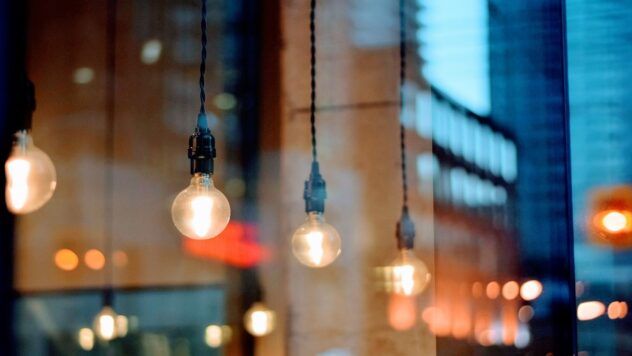 9 декабря 2025 года в регионах Украины будут действовать графики отключения света: «Укрэнерго» предупреждает об ограничениях для населения и промышленности в течение суток