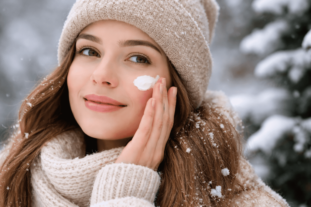 Зимний уход за кожей лица: как защитить кожу от холода, выбрать крем и маски, избежать обветривания и сухости