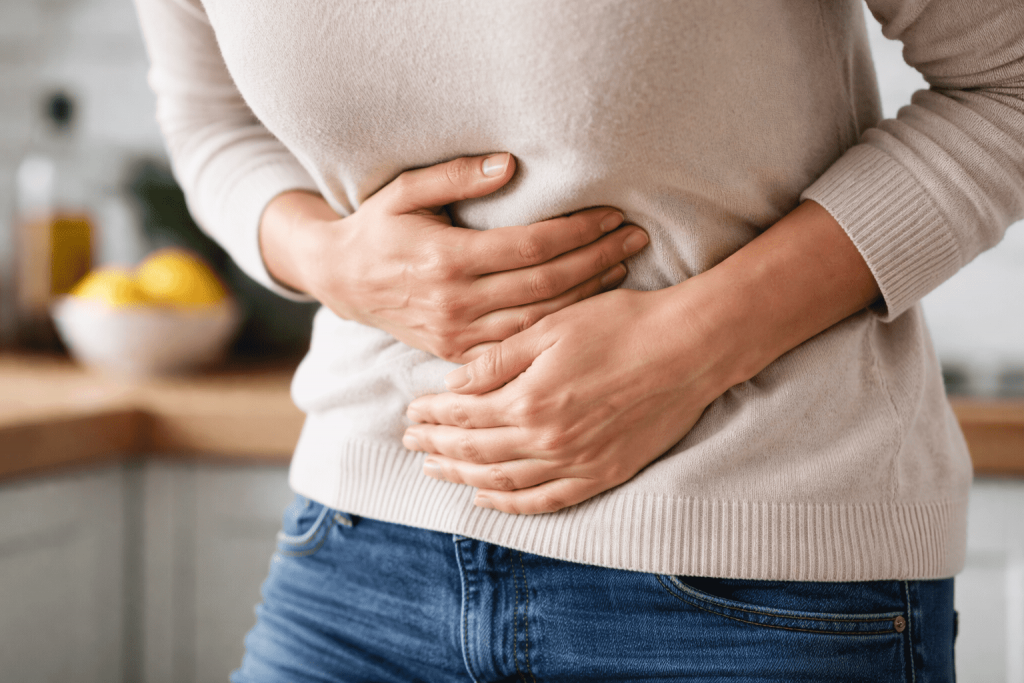 Тошнота и тянущее ощущение в желудке: основные причины, симптомы, практические советы и ситуации, когда требуется обращение к врачу.