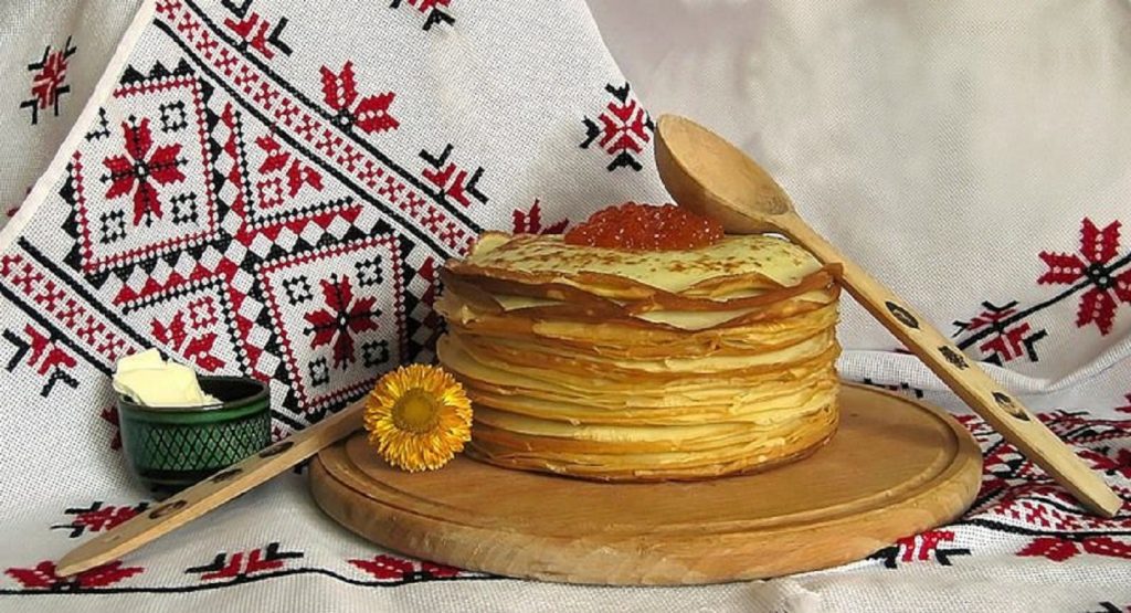 Масленица 2026 в Украине: даты празднования, традиционные блины и вареники, обряды «колодок» и практические советы для дома.