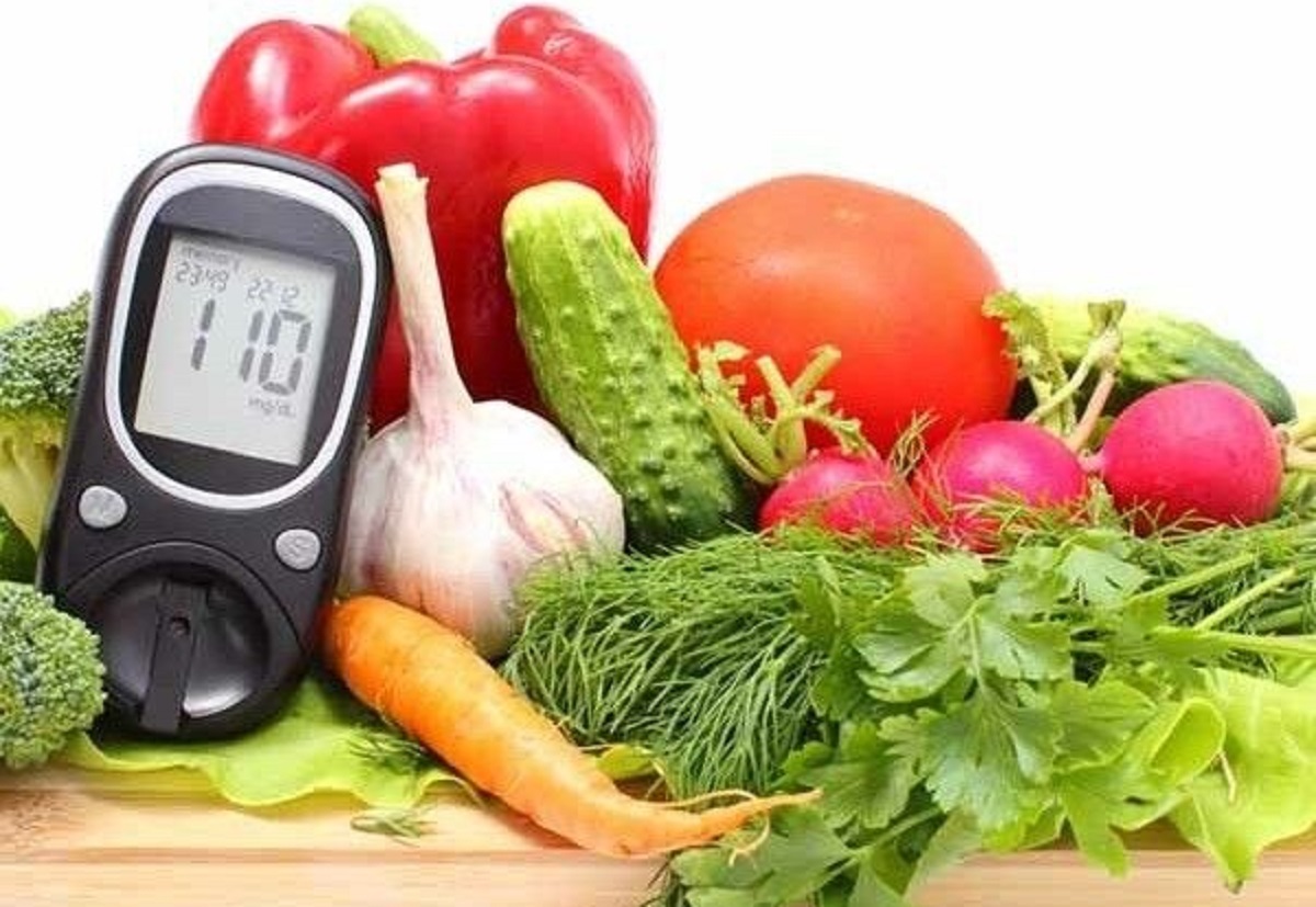 Практичный разбор народных способов снижения сахара в крови: травы, продукты, пошаговые советы и типичные ошибки.